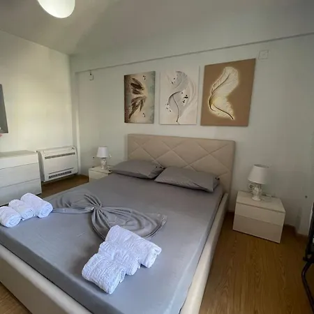 Royal 2 Apartment *